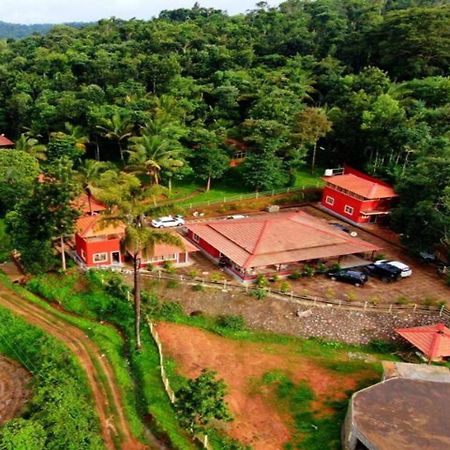 Cs County Resort Sakleshpur Luaran gambar
